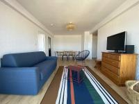 Televízia a/alebo spoločenská miestnosť v ubytovaní Appartement avec WIFI et Vue Mer, Plage de Trestraou à Perros-Guirec - FR-1-368-384