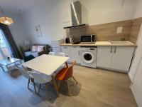 Kuchnia lub aneks kuchenny w obiekcie Cosy T3 proche Gare et Polygone