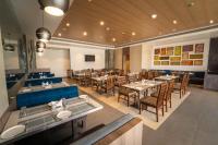 Posezení v ubytování Rakabi The Fern, Igatpuri