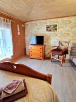 Telewizja i/lub zestaw kina domowego w obiekcie Le Domaine de Laurolie
