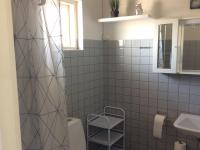 Koupelna v ubytování Apartment Ormar - 300m from the sea by Interhome
