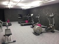 Fitness centrum a/nebo fitness zařízení v ubytování Miura Hotel