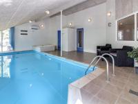Bazén v ubytování Holiday Home Luciane - 2-5km from the sea by Interhome nebo v jeho okolí