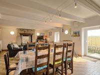 Kuchyňa alebo kuchynka v ubytovaní Holiday Home L'écrin du Pêcheur by Interhome