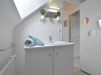 Kúpeľňa v ubytovaní Holiday Home L'écrin du Pêcheur by Interhome