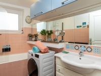 Kúpeľňa v ubytovaní Apartment L'Emeraude by Interhome