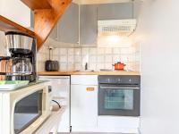 Kuchyňa alebo kuchynka v ubytovaní Studio Cabourg Plage-20 by Interhome