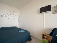 Łóżko lub łóżka w pokoju w obiekcie Studio Les Océanides-18 by Interhome