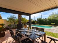 Basen w obiekcie Holiday Home Maison Boutons d'Or by Interhome lub w pobliżu