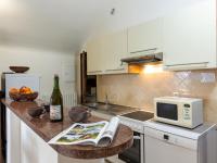Kuchyňa alebo kuchynka v ubytovaní Holiday Home Les Grands Près by Interhome