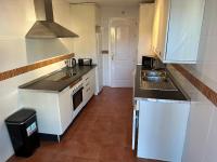 Kuchyňa alebo kuchynka v ubytovaní Luxurious 3 Bedroom Apartment in the heart of Alhaurín Golf