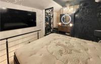 Posteľ alebo postele v izbe v ubytovaní 2 Bedroom Amazing Home In Sommieres