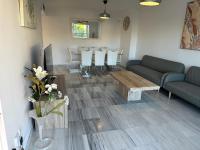Posedenie v ubytovaní Luxurious 3 Bedroom Apartment in the heart of Alhaurín Golf