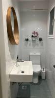 Kúpeľňa v ubytovaní Crown Syntagma Apartment