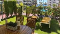 Vonkajšia záhrada v ubytovaní MI CAPRICHO, Beachfront, Grownfloor, Private Garden & Terrace