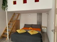 Postel nebo postele na pokoji v ubytování Sunflowers Apartman