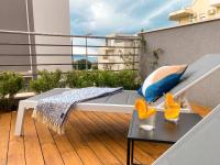 Balkón alebo terasa v ubytovaní AstraMaris Znjan - Deluxe beach suite with hot tub