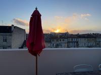 Pohľad na východ alebo západ slnka z apartmánu alebo blízkeho okolia