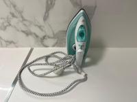 a green hairdryer with a rope attached to it at Appartement Prestige - Amiens in Amiens