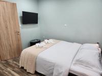 Postel nebo postele na pokoji v ubytování Cozy Apartment Metaxourgeio greendom