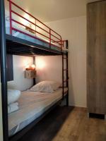 Łóżko lub łóżka w pokoju w obiekcie Mobil-home Les Locs Danous