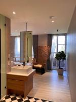 a bathroom with a large tub and a large mirror at Cingjing Florence Resort Villa in Ren&#39;ai