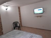Televízia a/alebo spoločenská miestnosť v ubytovaní BeaStella Holiday Rooms