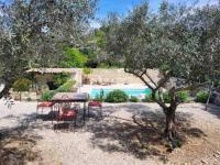Bazén v ubytovaní “La belle vie” en Provence alebo v jeho blízkosti