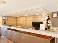 TV a/nebo společenská místnost v ubytování Crown Resorts Club Marbella