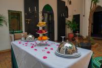 un tavolo con un piatto di cibo sopra di Riad ABBASSIA Marrakech Premiere - Authentic Medina Experience a Marrakech