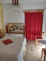 Postel nebo postele na pokoji v ubytování Kissandros Hotel