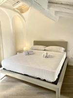 a white bed with two stuffed animals on it at SAN TEODORO PUNTA EST FANTASTICO TRILOCALE VISTA MARE in Capo Coda Cavallo