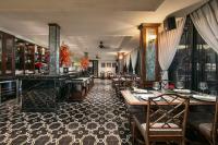 La Mejor Hotel & Sky Barにあるレストランまたは飲食店