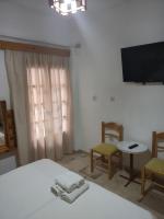 TV a/nebo společenská místnost v ubytování Kissandros Hotel