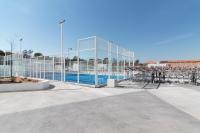 The swimming pool at or close to Global Properties, Apartamento con terraza y vistas a la costa mediterranea