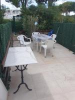 Patio alebo iná vonkajšia časť ubytovania Appartement LA Grande Motte pour 5 personnes maximum