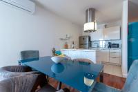Kuchyňa alebo kuchynka v ubytovaní Apartments Liam