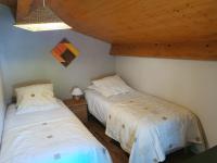 Łóżko lub łóżka w pokoju w obiekcie Le Moulin de la Fortie, Gîtes