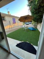 Vonkajšia záhrada v ubytovaní Studio indépendant à mi-chemin entre aix et cassis