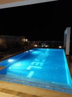Bazén v ubytování Villa Alya, spacious 4 bed villa with private pool nebo v jeho okolí