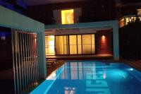 Bazén v ubytování Villa Alya, spacious 4 bed villa with private pool nebo v jeho okolí