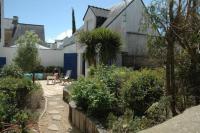 Vonkajšia záhrada v ubytovaní Grande maison en plein coeur du bourg au calme avec jardin clos, commerces port et plage à pied