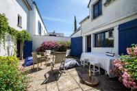 Vonkajšia záhrada v ubytovaní Grande maison en plein coeur du bourg au calme avec jardin clos, commerces port et plage à pied