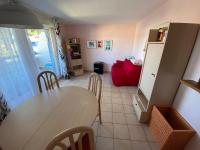 Kuchyňa alebo kuchynka v ubytovaní Appartement 4 personnes avec garage et terrasse - FR-1-716-9