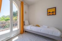 Łóżko lub łóżka w pokoju w obiekcie Villa Valentino - Vue mer- Pool House / Piscine