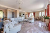 Część wypoczynkowa w obiekcie Villa Valentino - Vue mer- Pool House / Piscine