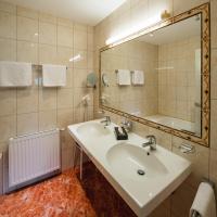 Łazienka w obiekcie Hotel Garni Alpenruh-Micheluzzi