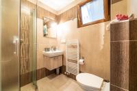 A bathroom at Penzión Zunama