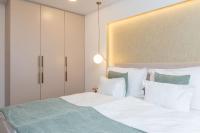 Ein Bett oder Betten in einem Zimmer der Unterkunft www VillaGoldenHill com