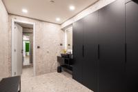 Ein Badezimmer in der Unterkunft www VillaGoldenHill com